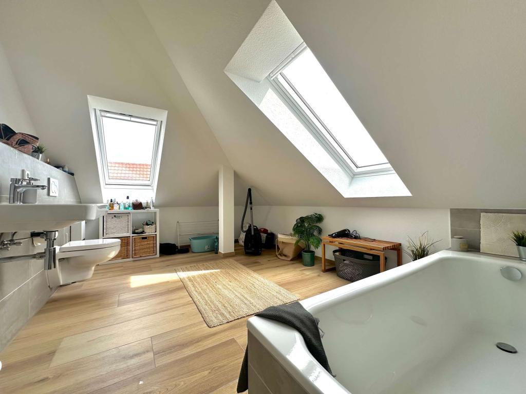 Stilvolle 3-Zimmer-Dachgeschosswohnung in Gießen-Lützellinden - Photo 4