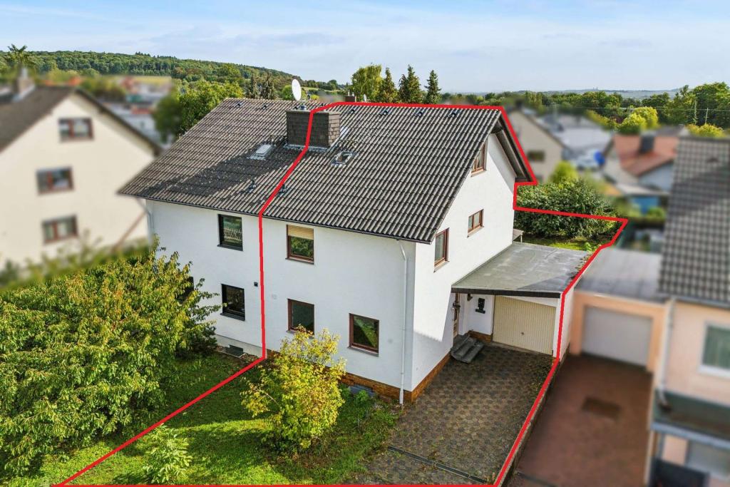 Hausansicht von vorne, DHH rechte Seite 