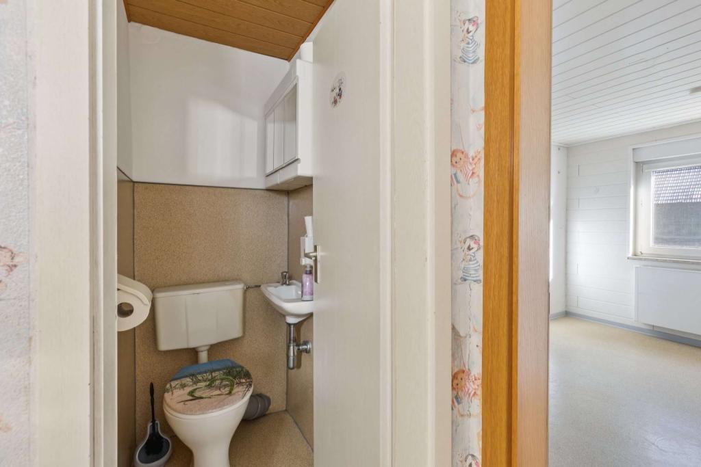 1.OG: Gäste-WC 