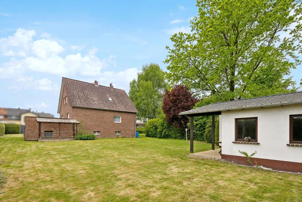 Garten mit Gartenhaus