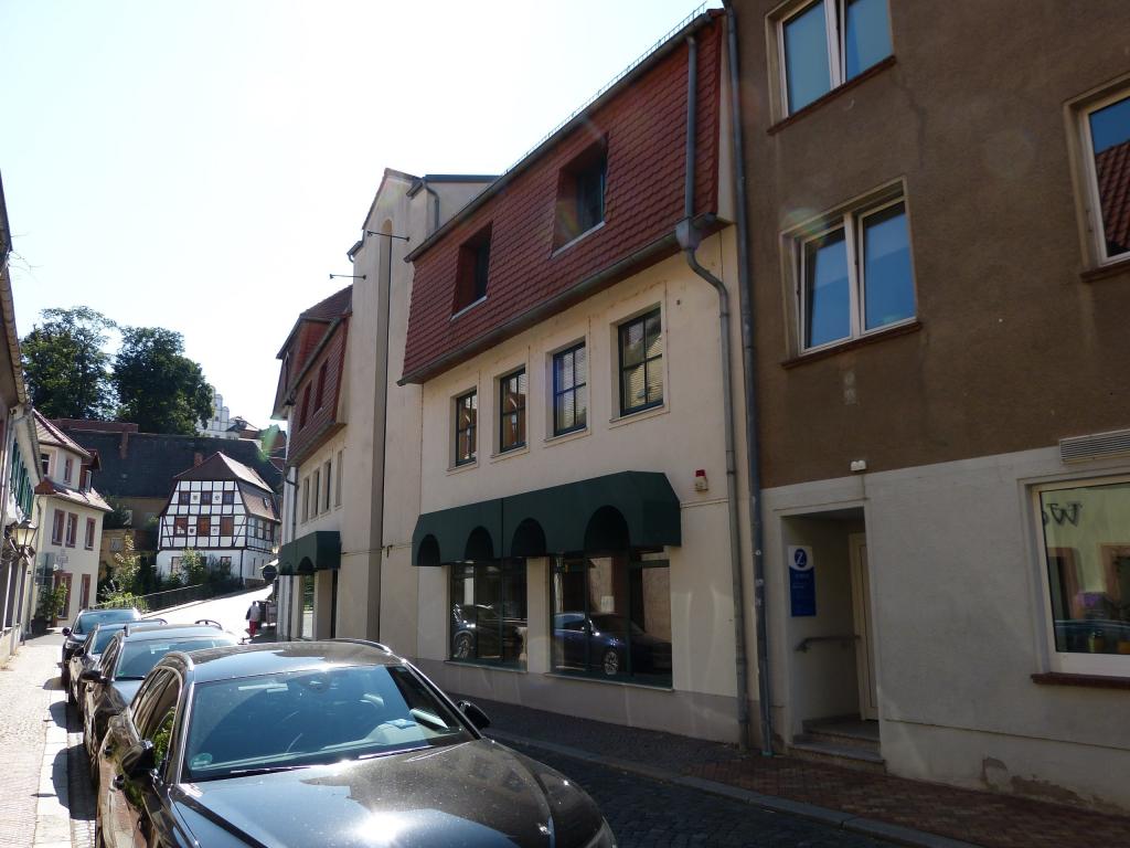 Haus Straßenseite rechts