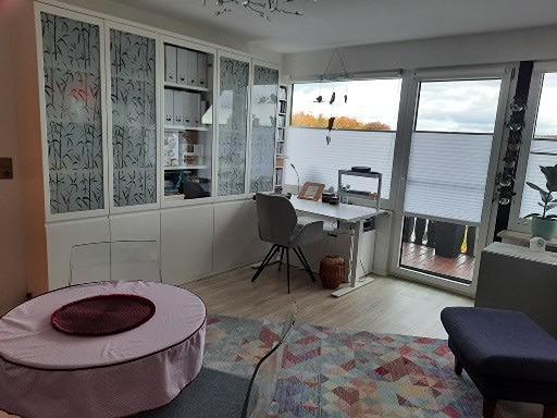 Attraktive 3-Zimmer Dachwohnung in ruhigen 3-Fam.Haus - Photo 2