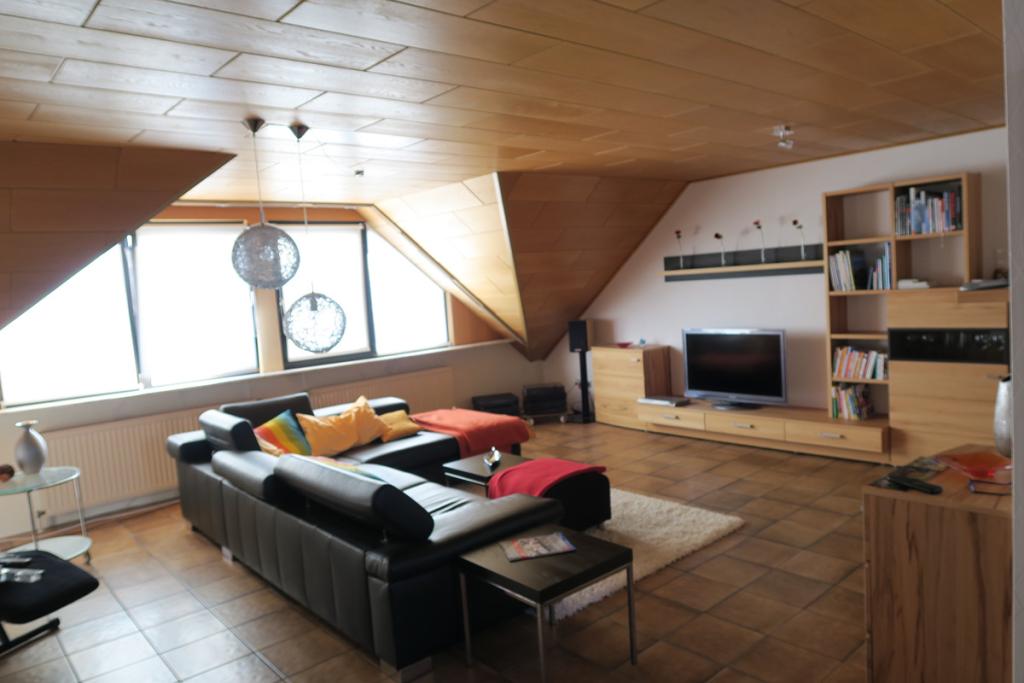 Attraktive 3-Zimmer Dachwohnung in ruhigen 3-Fam.Haus - Photo 3