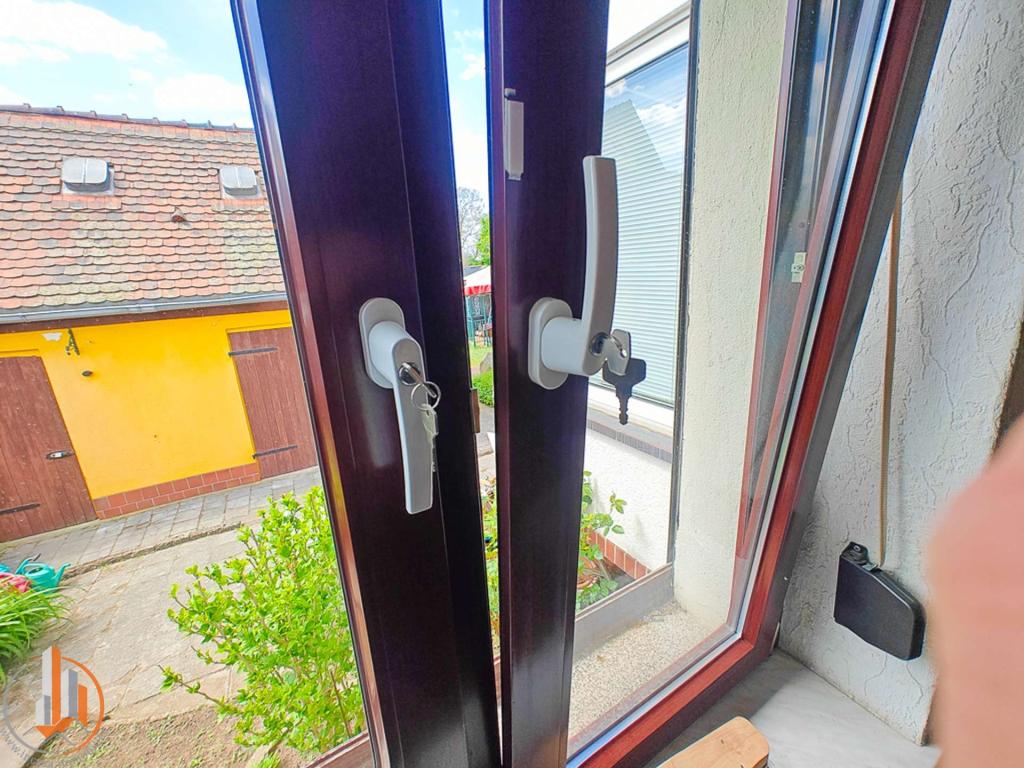 abschließbare Fenster im EG