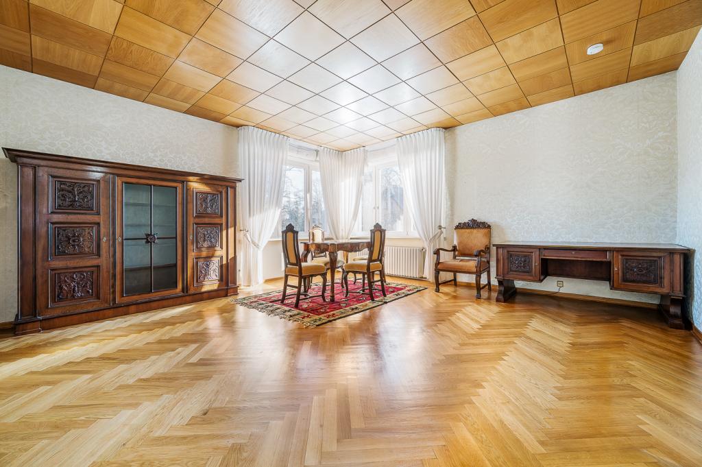Freie Wohnung im OG