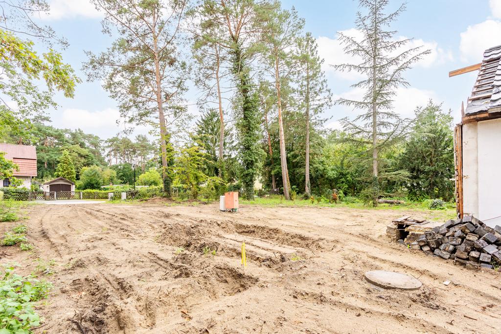 Grundstück mit Blick zur Straße