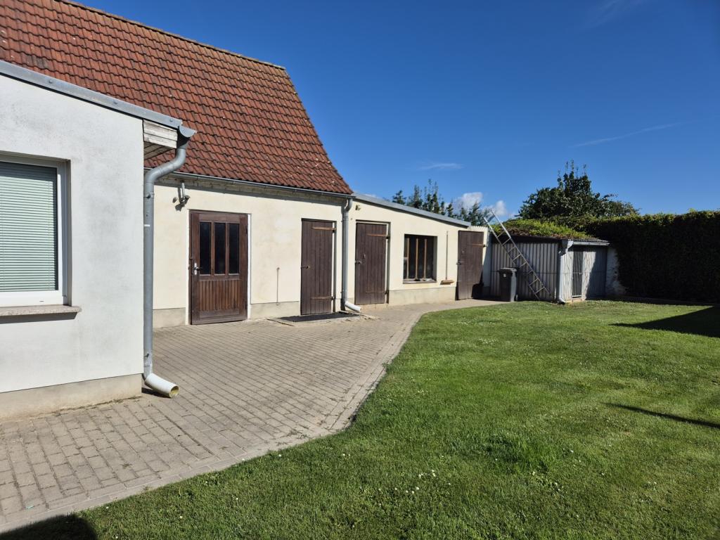 Anbau mit HWR, Veranda und Stall 