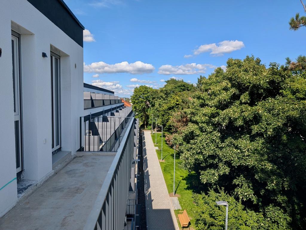 10_außenBalkon.jpeg