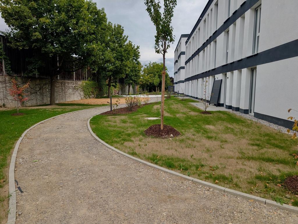 14_RueckansichtGebaeude.jpeg