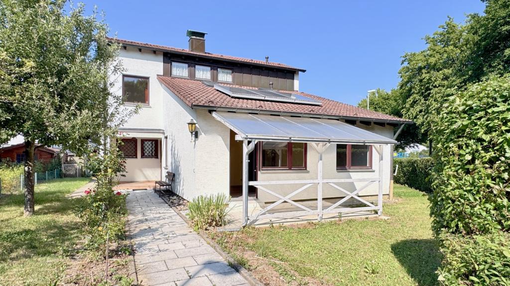 Zugang zum Haus und überdachte Terrasse Einliegerwohnung
