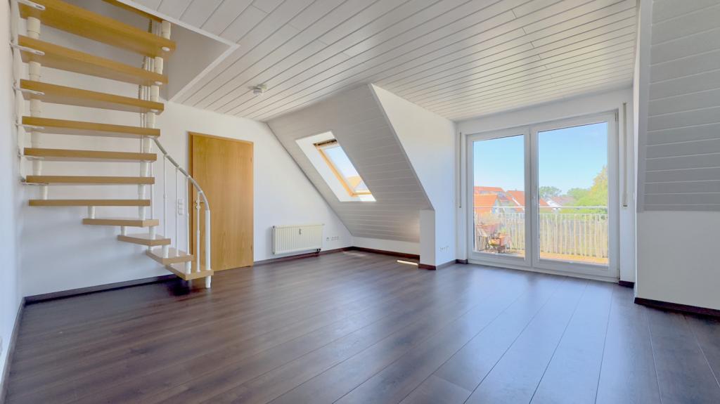 Wohnzimmer mit Balkonzugang