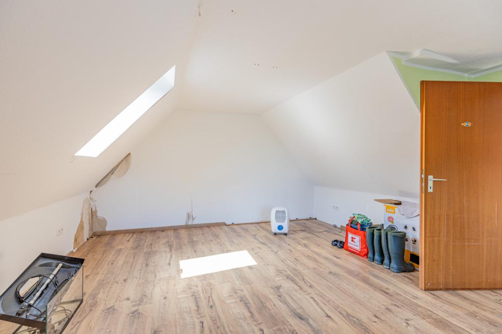 Schlafzimmer EG Nummer 2