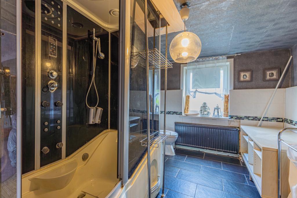 Wohnhaus Badezimmer OG