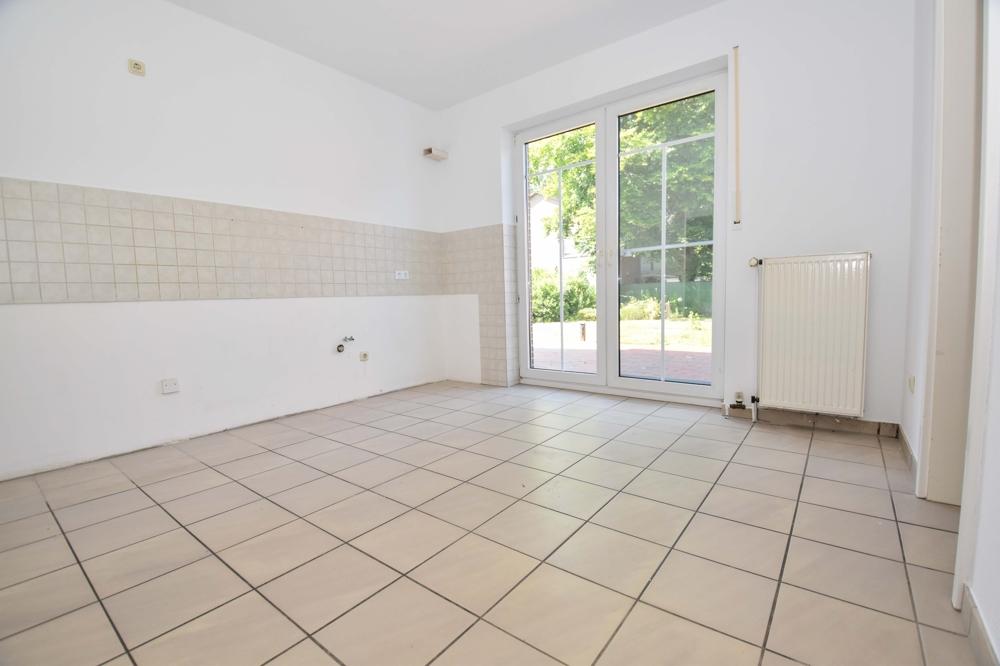 Küche mit Terrassenzugang