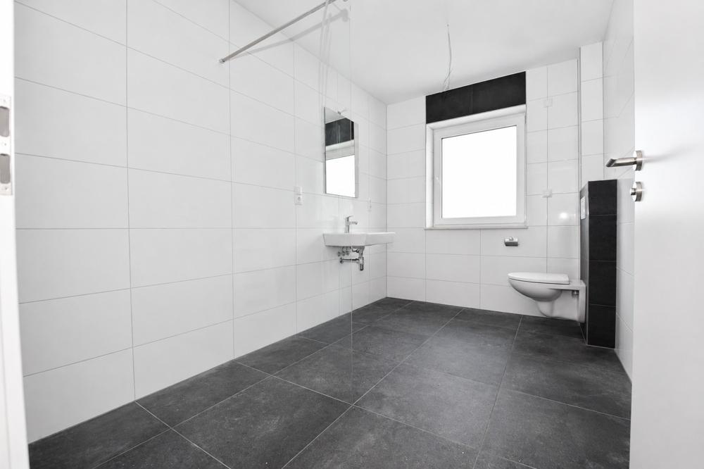 Erstbezug - Barrierefreie Neubauwohnung mit Einbauküche, überdachter Terrasse und PKW-Stellplatz in Altenoythe - Photo 3