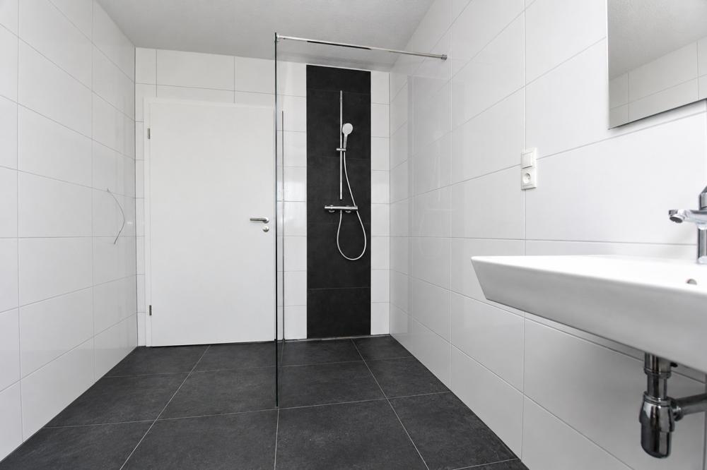 Erstbezug - Barrierefreie Neubauwohnung mit Einbauküche, überdachter Terrasse und PKW-Stellplatz in Altenoythe - Photo 4
