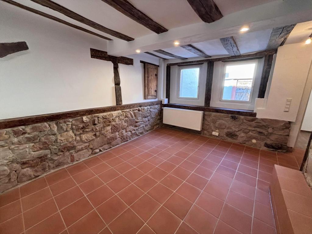 Umfassend renoviertes Fachwerkhaus mit Innenhof in Albersweiler - Photo 4