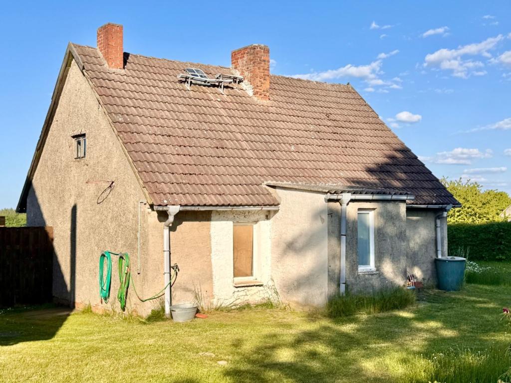 gehört dazu, sanierungsbedürftiges Haus