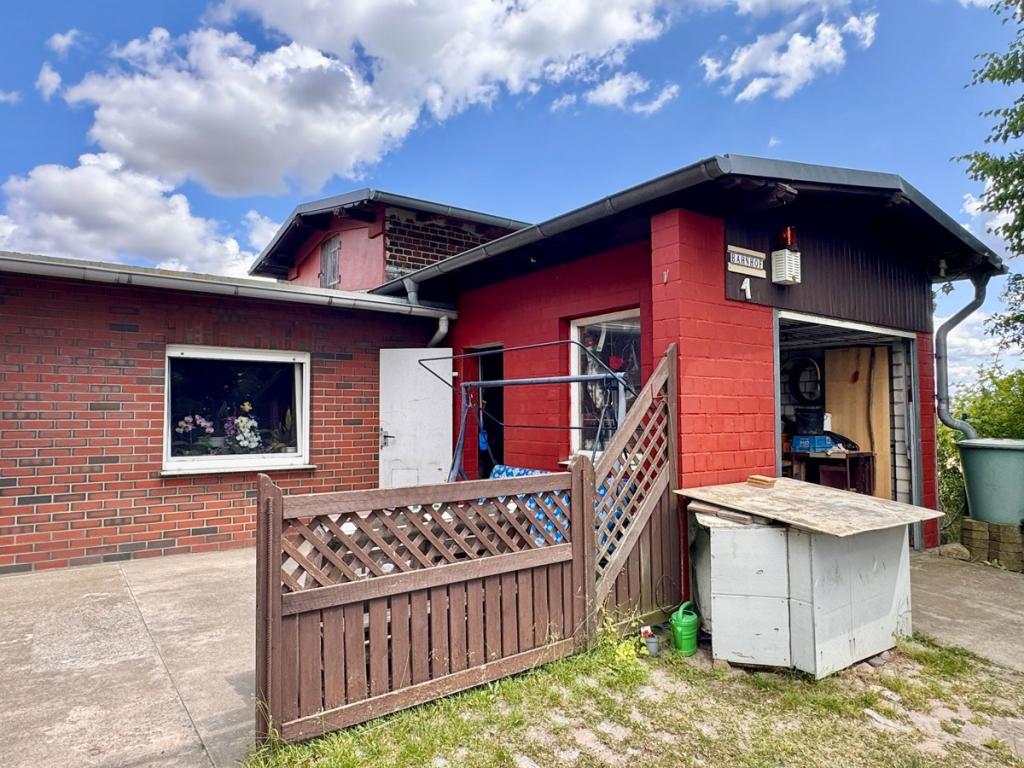 Terrasse und Garage