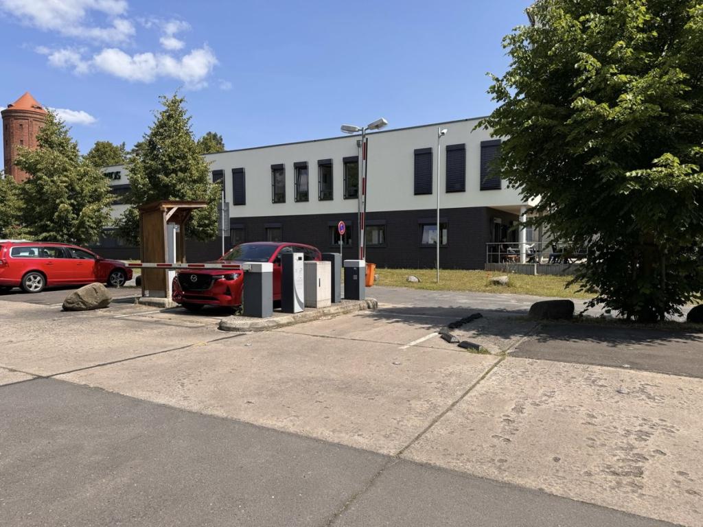 Einfahrt zum Parkplatz