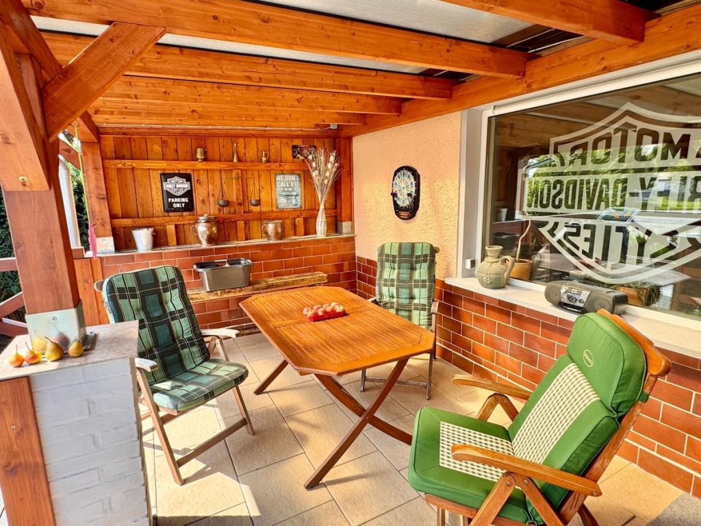 überdachte Terrasse