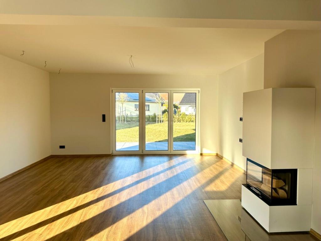 Jetzt Miete möglich! Winkelbungalow 5 km bis Neubrandenburg, Baujahr 2022, Doppelgarage, EBK,Carport - Foto 3