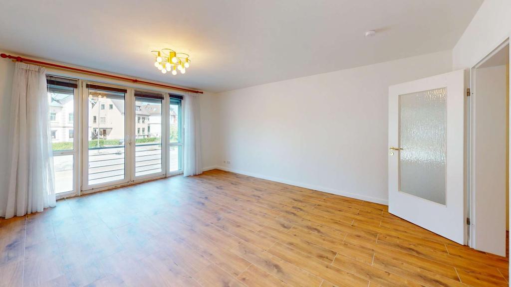Balkon & Tiefgarage: frisch renovierte 2-Zimmer Wohnung im Zentrum - Photo 1