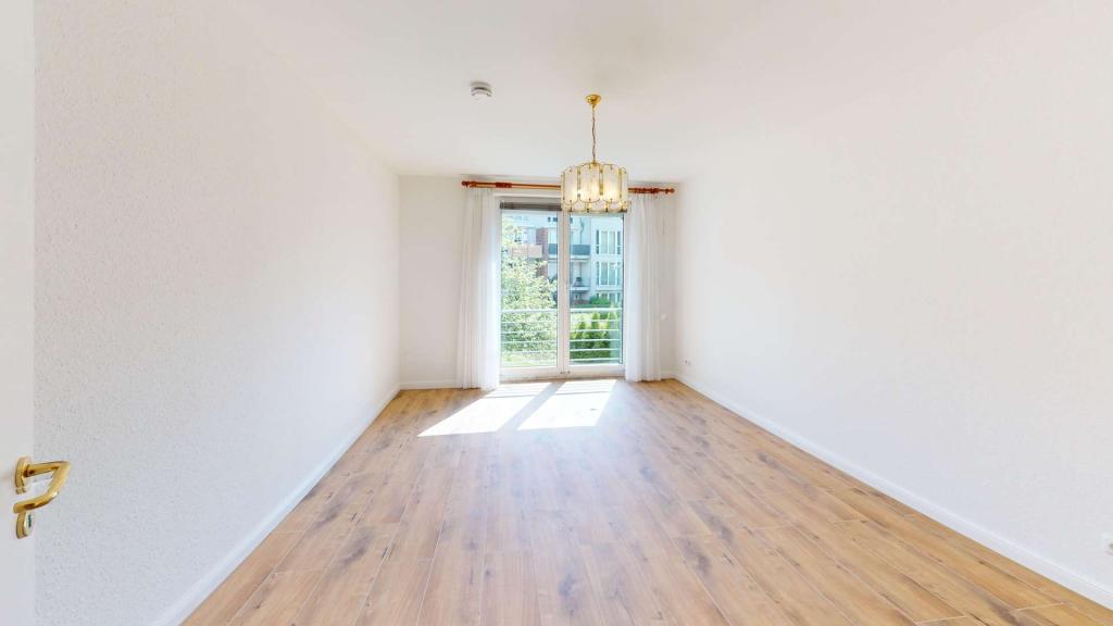 Balkon & Tiefgarage: frisch renovierte 2-Zimmer Wohnung im Zentrum - Photo 2