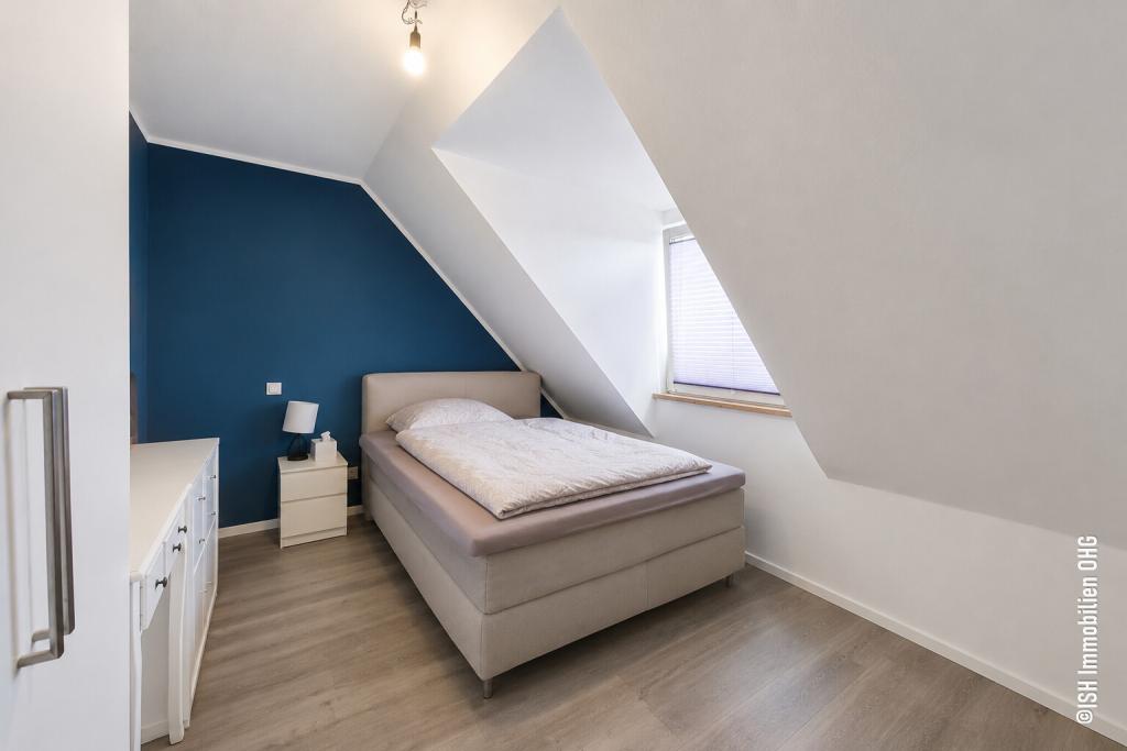 Stade-Campe: Helle 2-Zimmer-Dachgeschosswohnung mit Balkon an Single zu vermieten! - Photo 2