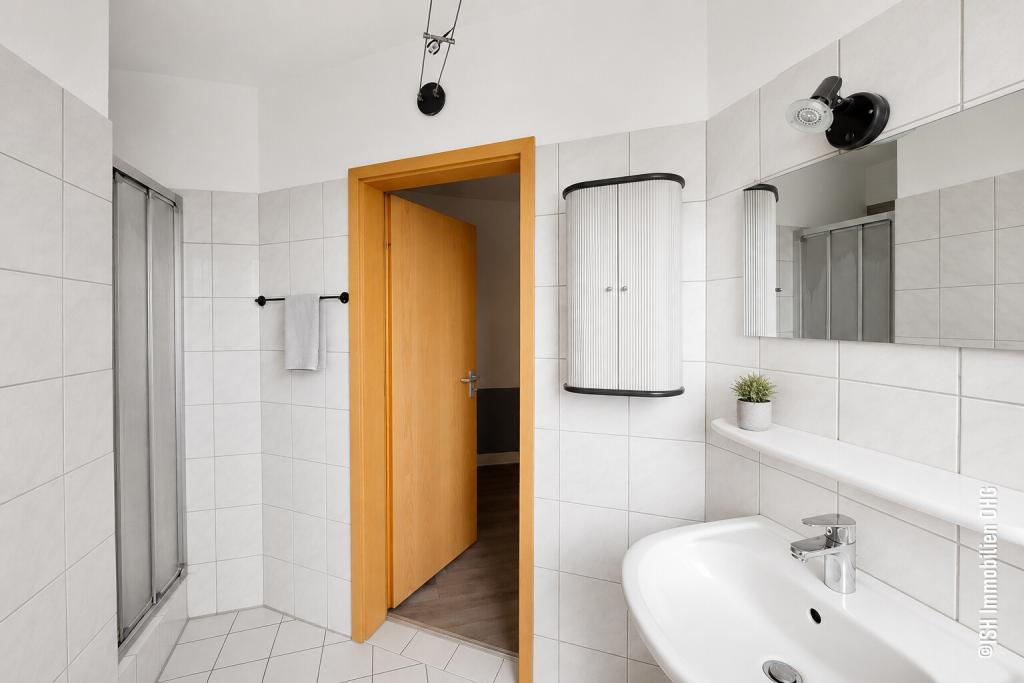 Stade-Campe: Helle 2-Zimmer-Dachgeschosswohnung mit Balkon an Single zu vermieten! - Photo 4