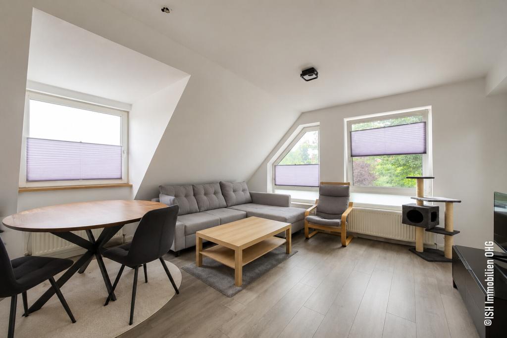 Stade-Campe: Helle 2-Zimmer-Dachgeschosswohnung mit Balkon an Single zu vermieten! - Photo 1