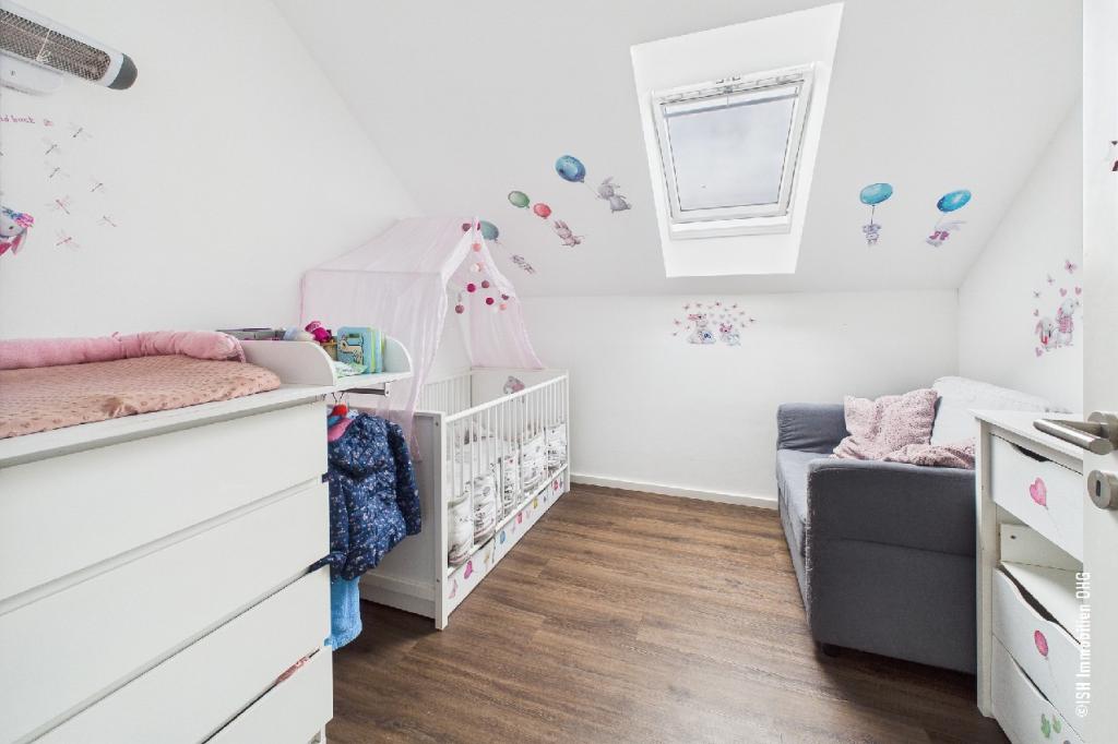 Kinderzimmer 1 möbliert 