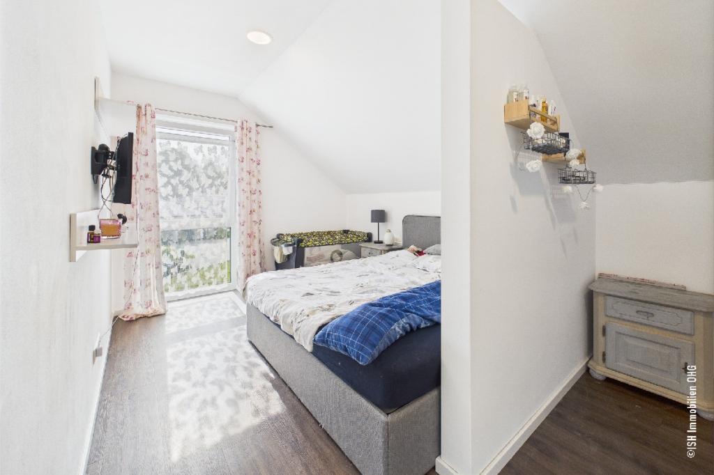 Elternschlafzimmer möbliert 