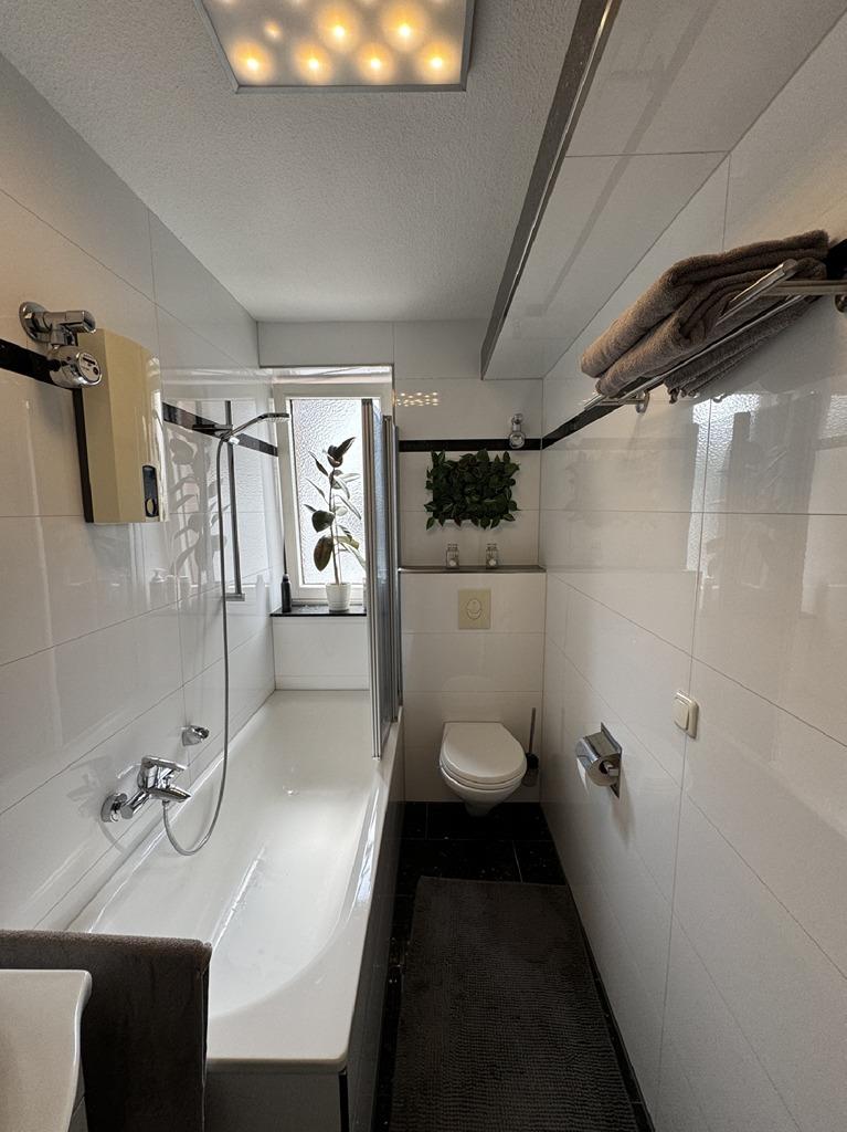Badezimmer 1.jpg