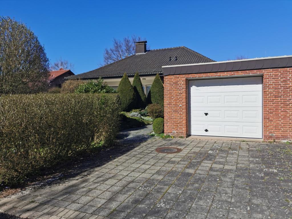 Einfahrt zur Garage