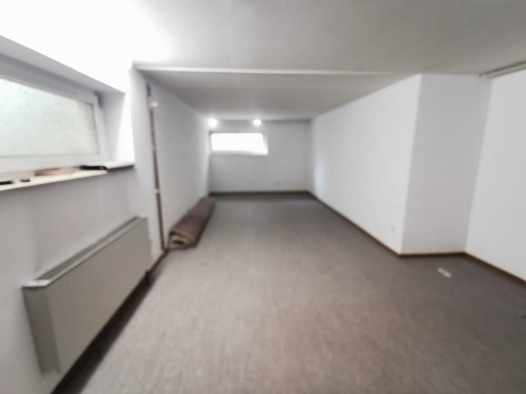 Großer frei gestaltbarer Bereich im Keller