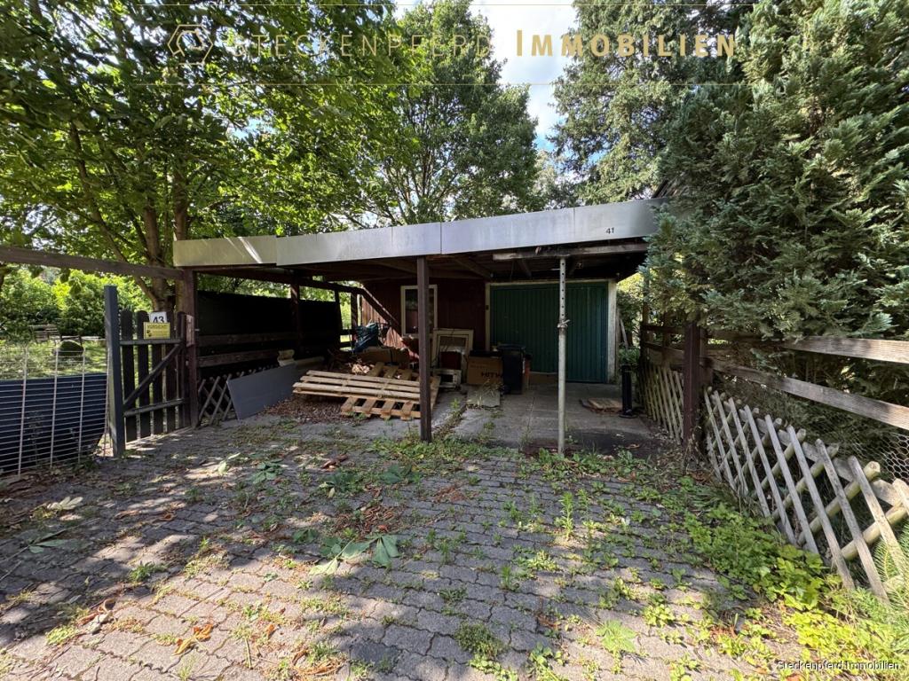 1 von 2 Carports gehört dazu