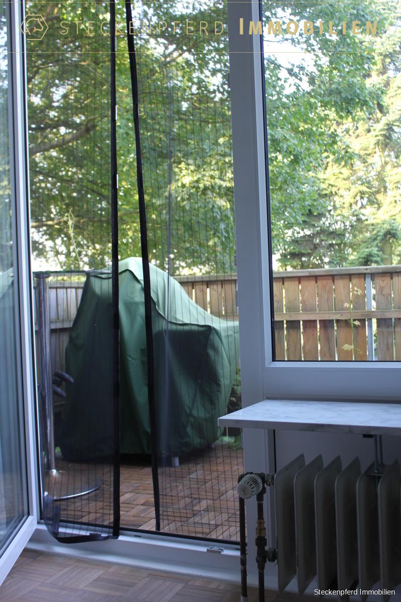 mit Balkon