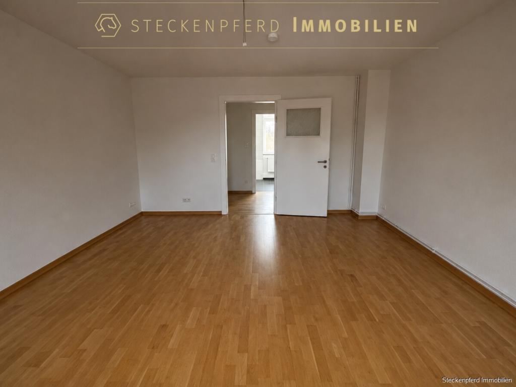 Erstbezug nach Sanierung ! Charmante 3-Zimmer-DG-Wohnung in der Südstadt - Photo 1