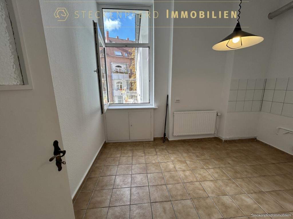 Altbauflair in der Südstadt: Großzügige, sanierte 2-Zimmer-Wohnung mit XL-Sonnenbalkon ! - Photo 2