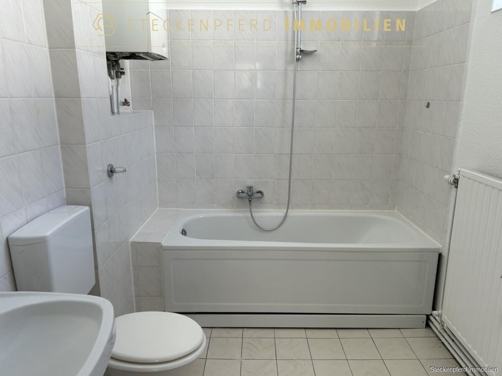 Altbauflair in der Südstadt: Großzügige, sanierte 2-Zimmer-Wohnung mit XL-Sonnenbalkon ! - Photo 4