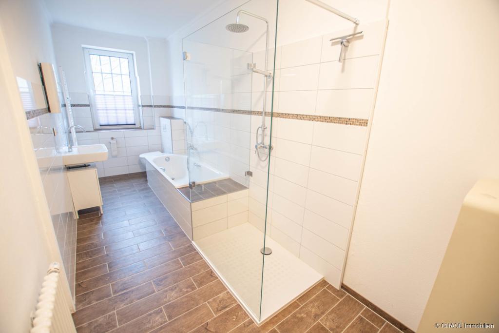 Badezimmer 1/2