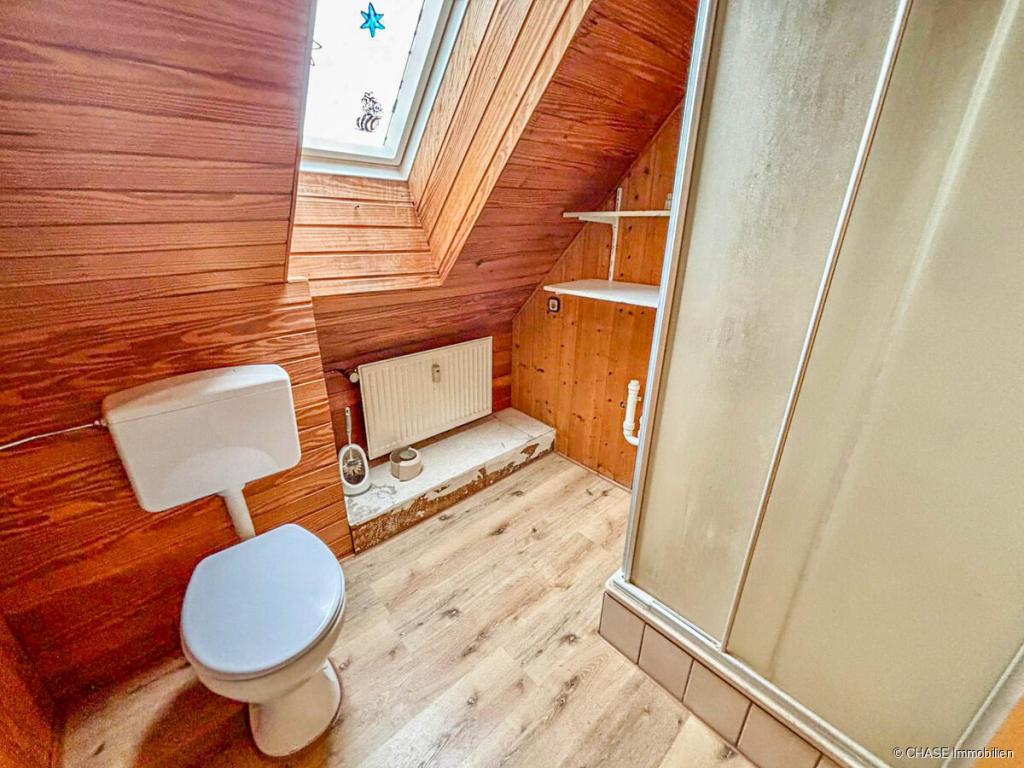 Dachgeschoss-/Monteurwohnung auf dem Hagen ohne Küche - Ruhiges Wohnen bei Bad Pyrmont! - Photo 1