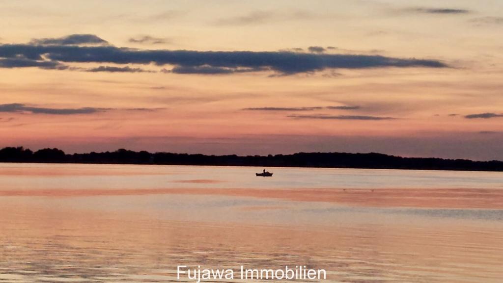 Sonnenuntergang im Hafendorf Müritz