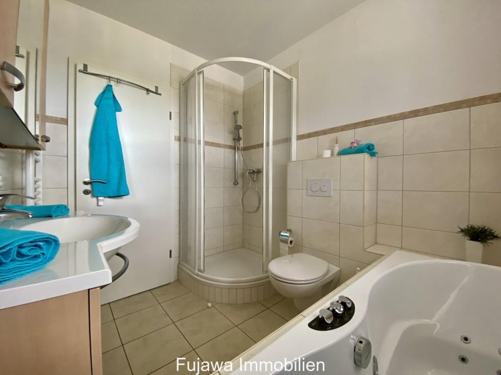 Bad mit Whirlpool und Dusche