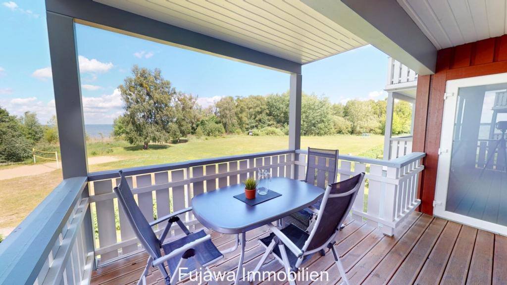 Balkon (Seeseite) mit Abstellraum