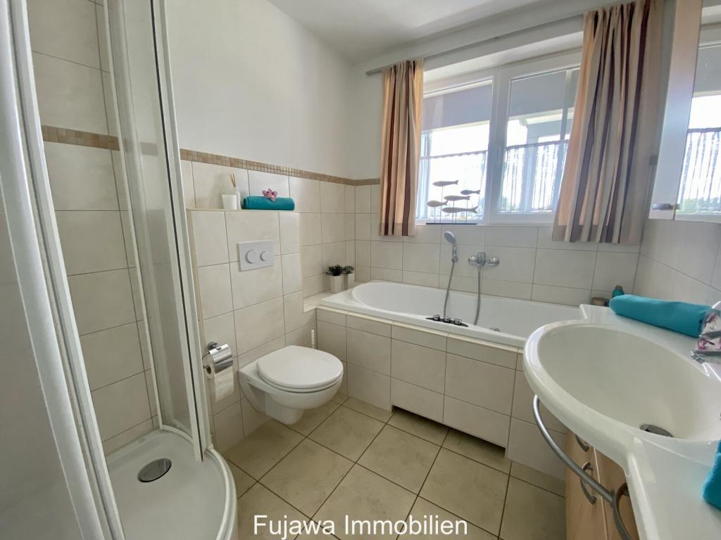Bad mit Whirlpool und Dusche