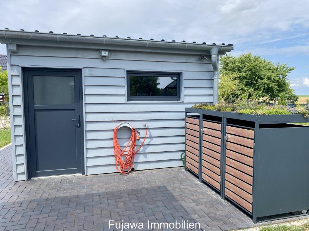 Schuppen / Werkstatt / Mülltonnenschrank
