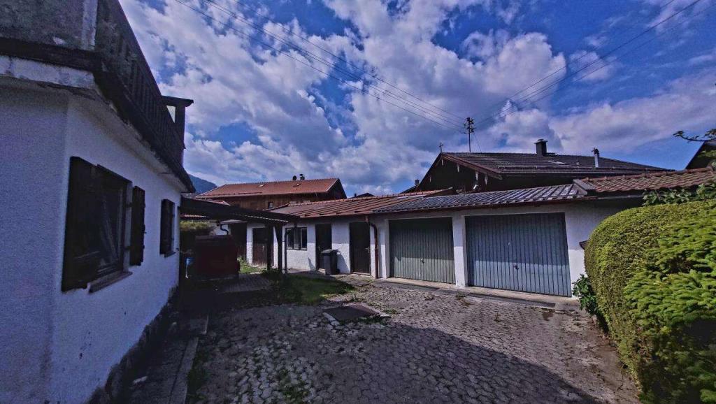 Immobilie in Rottach-Egern - Absolute Rarität mit Panoramablick ! Sonniges Baugrundstück mit Altbestand - Bild 4