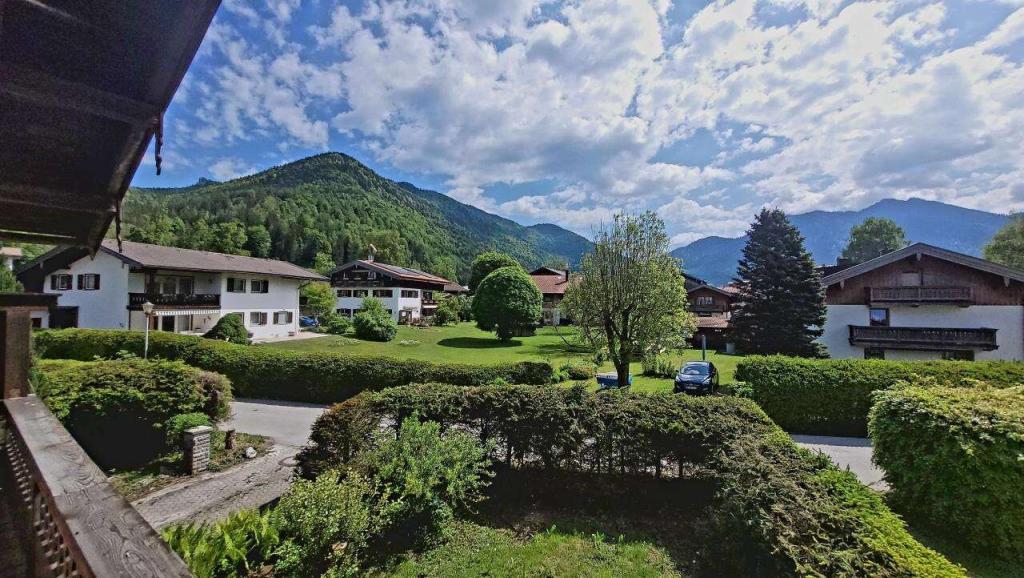 Immobilie in Rottach-Egern - Absolute Rarität mit Panoramablick ! Sonniges Baugrundstück mit Altbestand - Bild 2